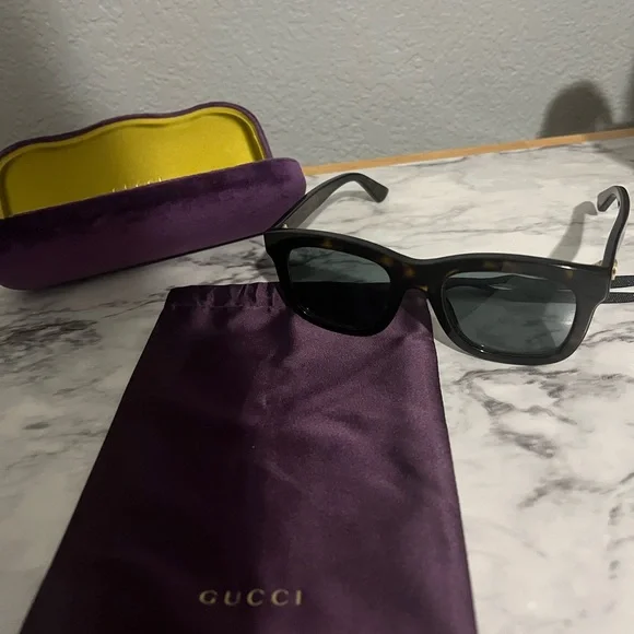 Gucci Brown Sunglasses with Gold Accents - Picture 2 of 4